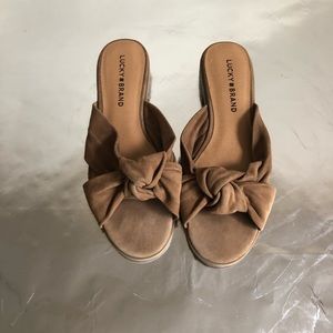 Lucky Brand Suede Bow Accent Sandals